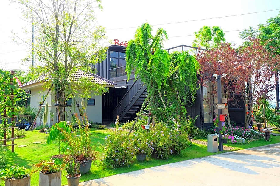 Papa's Home And Rabbit Café