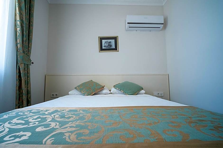 Artemis Hotel
