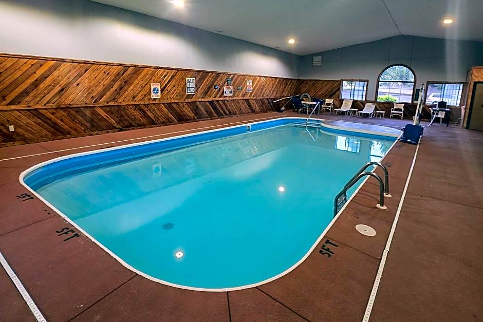 Super 8 by Wyndham Coshocton Roscoe Village