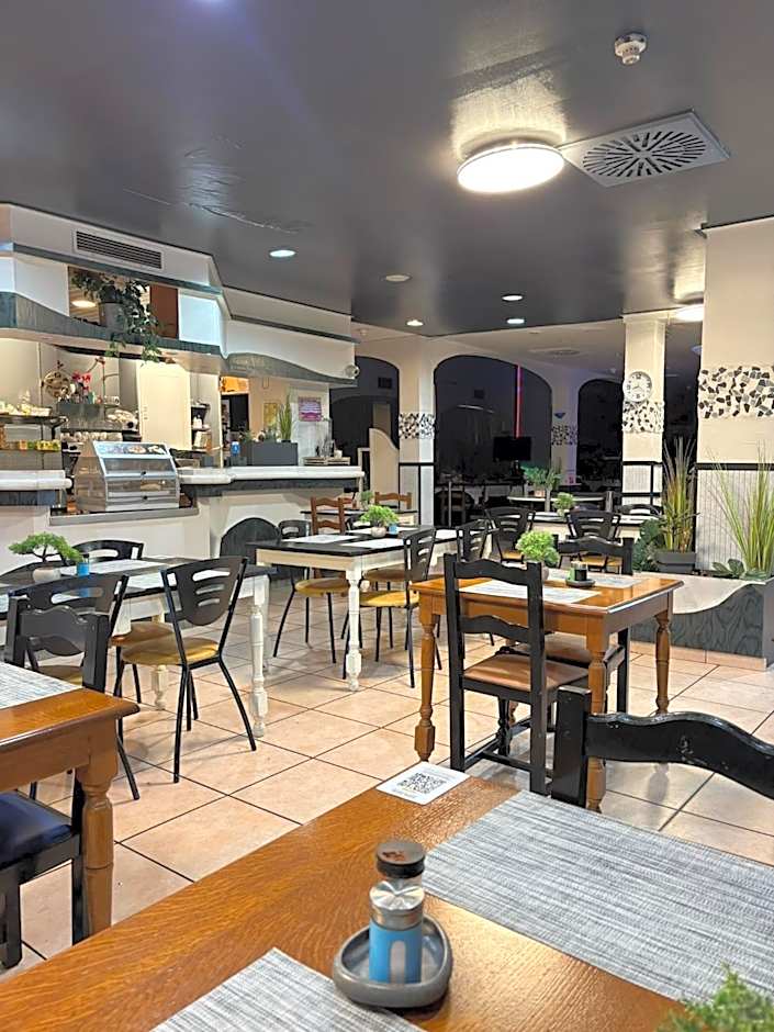 Yasha Hotel