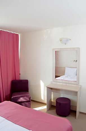 Studio King no air conditioning