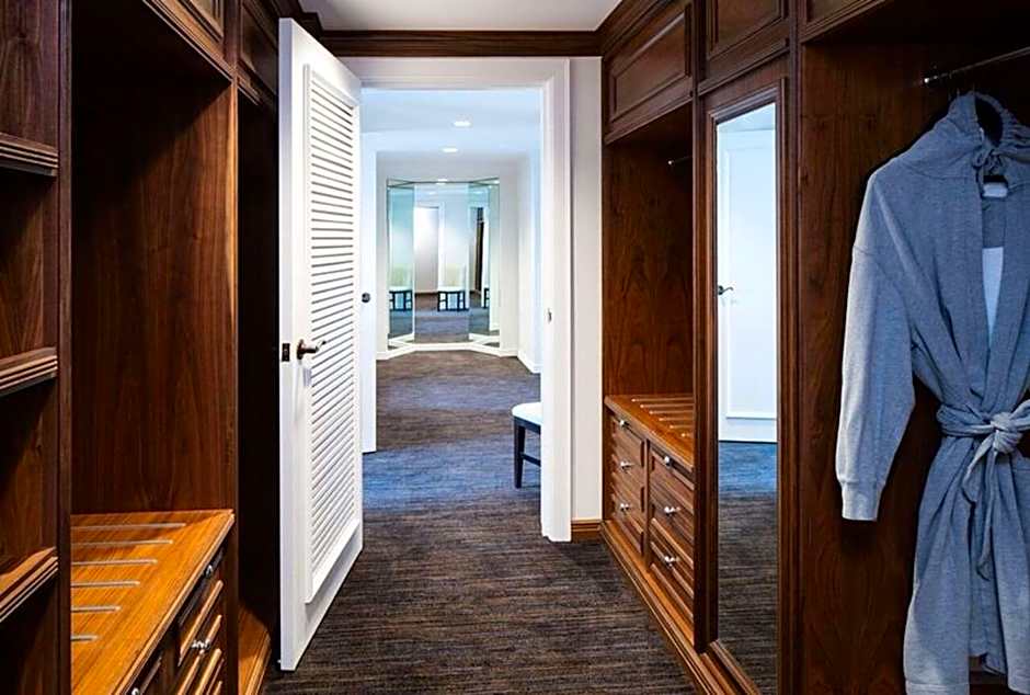 The Logan Philadelphia, Curio Collection by Hilton