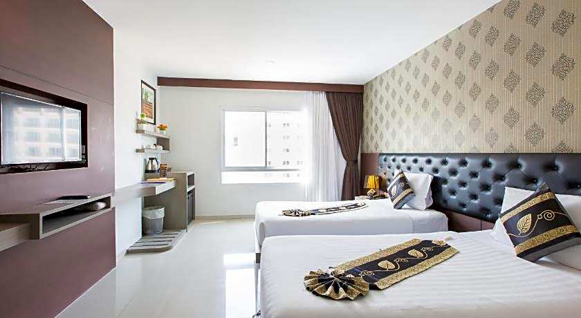 Hemingways Silk Hotel