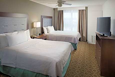 One-Bedroom Queen Suite with Two Queen Beds - Non-Smoking