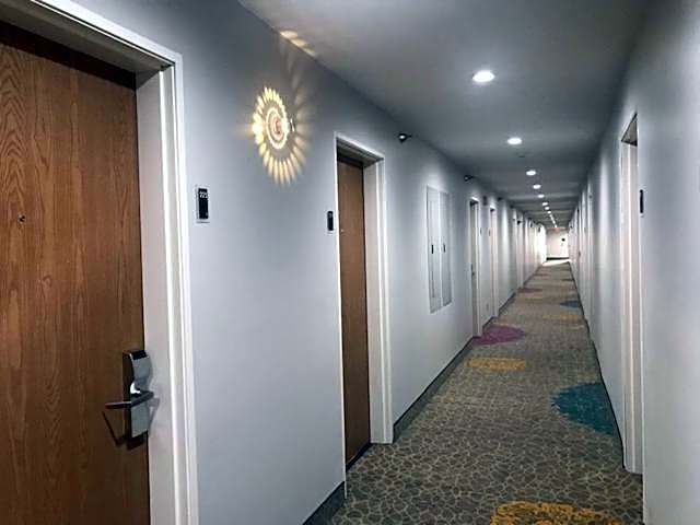 Days Inn by Wyndham Lake Bluff/Great Lakes Naval Base