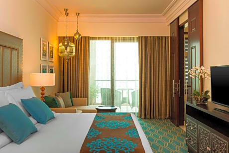 Deluxe Room Sea View, Guest room, 1 King, Sea view, Balcony