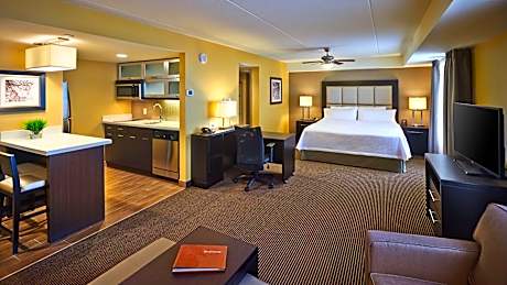 One-Bedroom King Suite - Non-Smoking