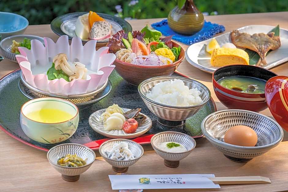 Tsuwabuki no Hana
