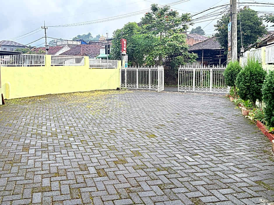 RedDoorz Syariah @ Nusa Indah near BNS