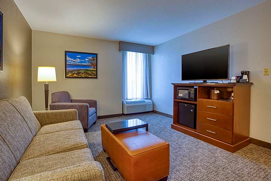 Drury Inn & Suites St. Louis Fairview Heights