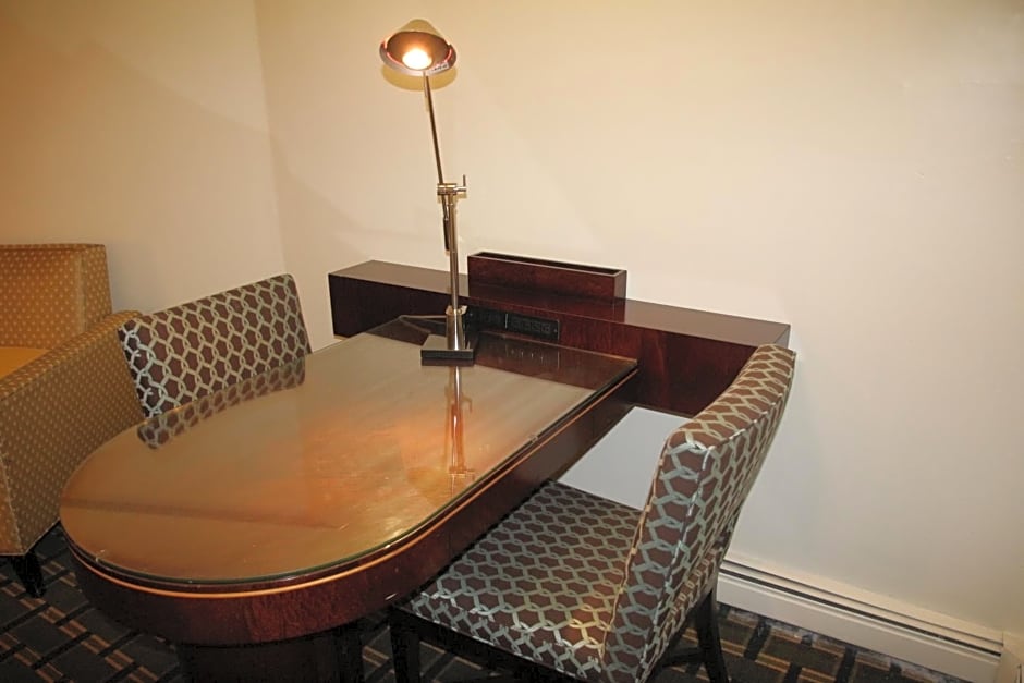 Bedford Plaza Hotel