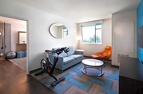 King Suite with Disability Access and Bathtub - Non Smoking