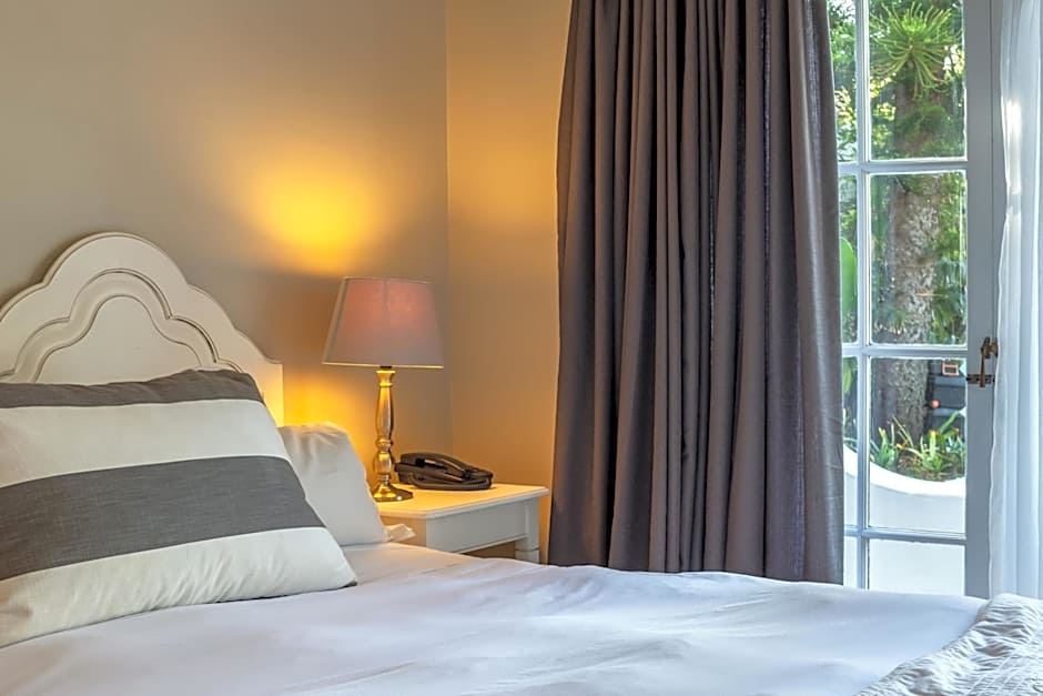 Whale Rock Luxury Lodge