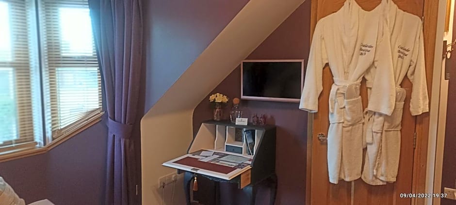 Outlander Boutique B&B King