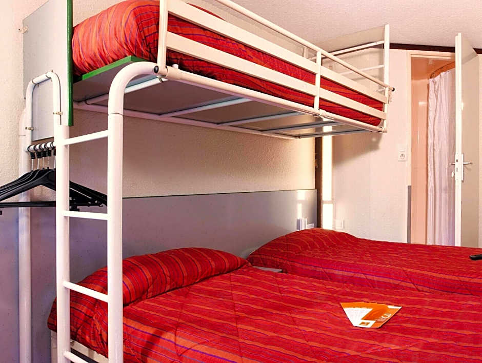 Photo 1 of 8 of 3 Single Beds