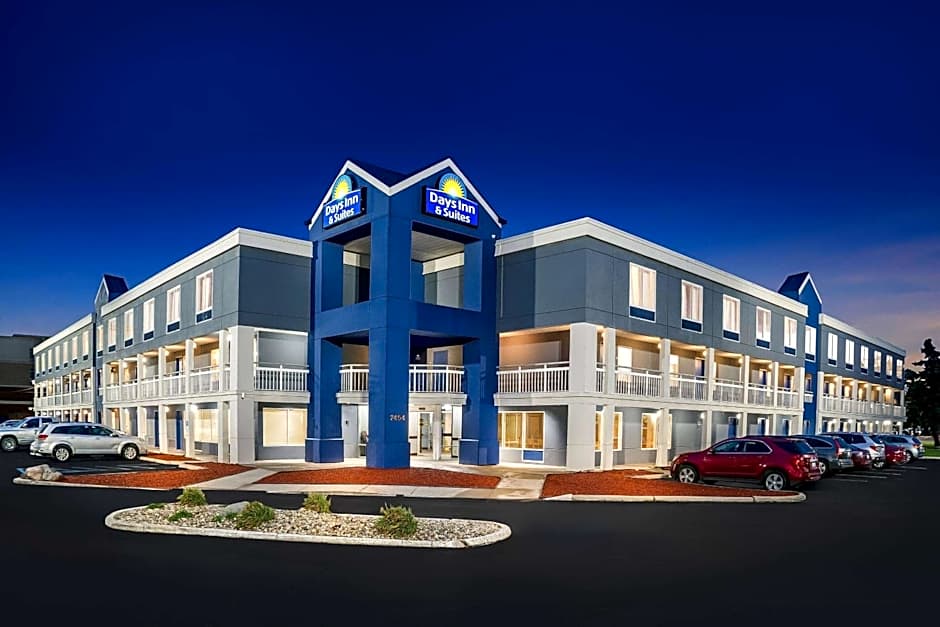 Days Inn & Suites by Wyndham Warren