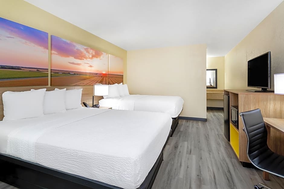 Days Inn & Suites by Wyndham Clovis