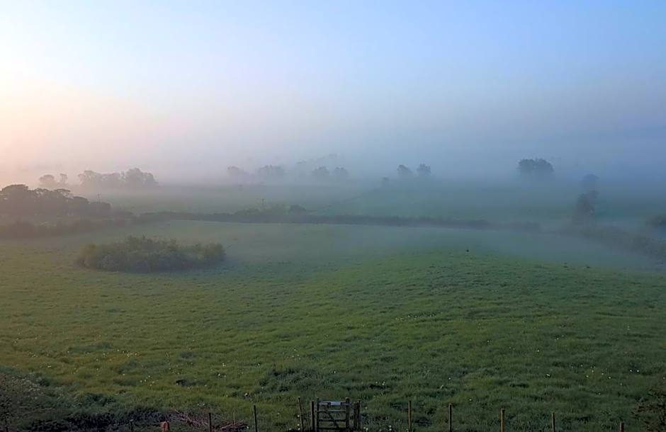 Healing Waters Sanctuary for Exclusive Private Hire and Self Catering Board, Vegetarian, Alcohol & Wifi Free Retreat in Glastonbury