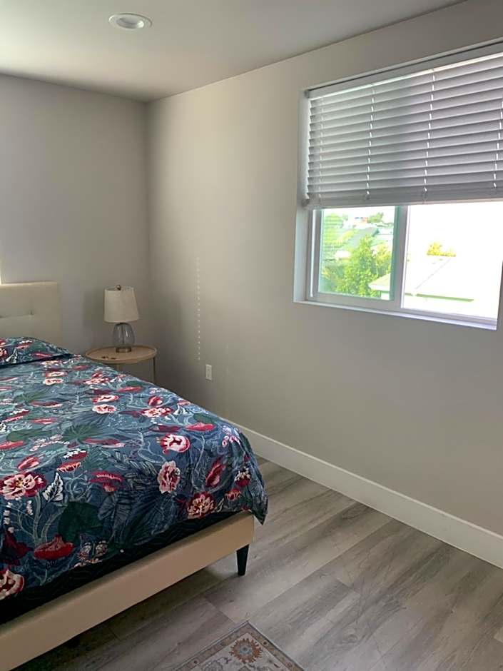 PRIVATE ROOM IN NEW APPARTMENT WITH FULL BATH