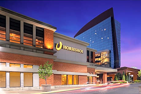 HoteLumiere at The Arch