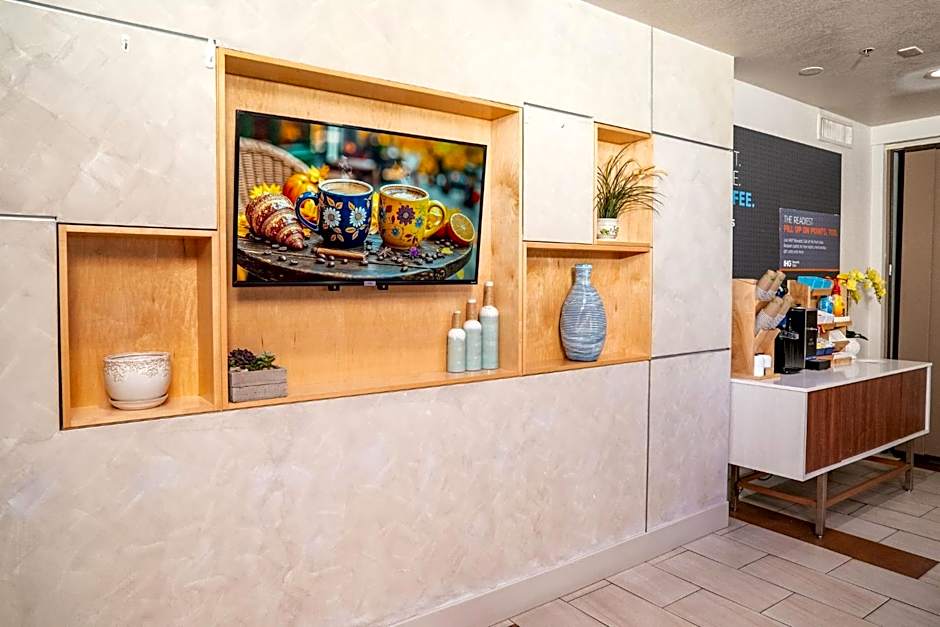 Holiday Inn Express Hotel & Suites Hesperia By IHG