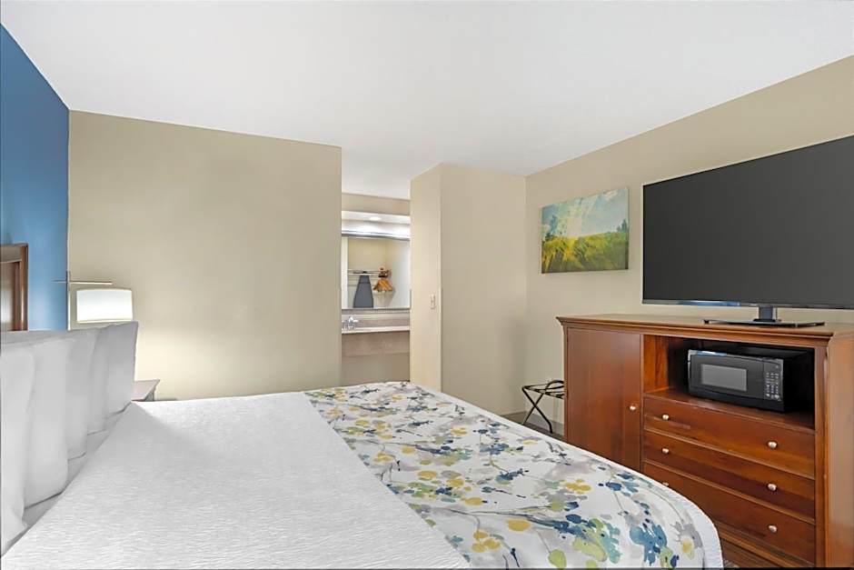 Best Western Inn & Suites Monroe
