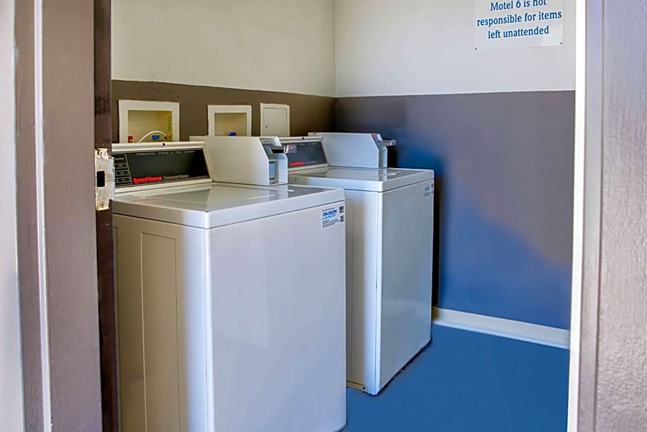 Motel 6-Hesperia, CA - West Main Street I-15