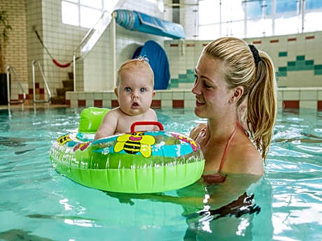 Sustainable water villa with dishwasher, by a lake