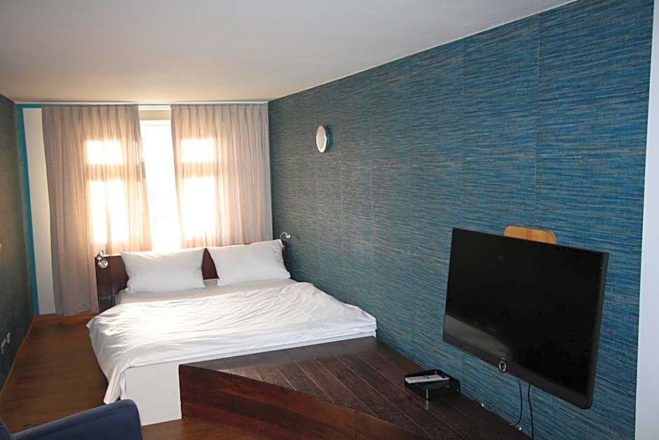 Elements Hotel