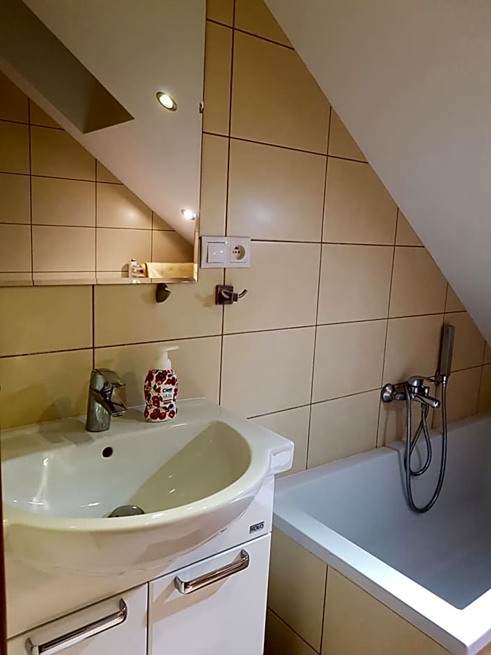 Hostel Mleczna - Metro Zacisze