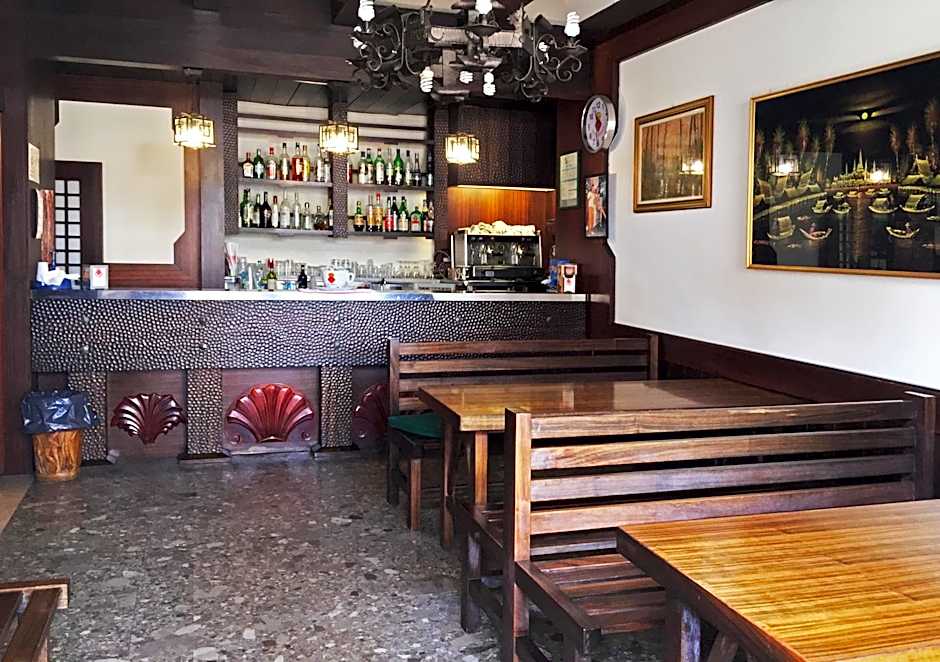 B&B Promenade Hotel Simple con Piscina