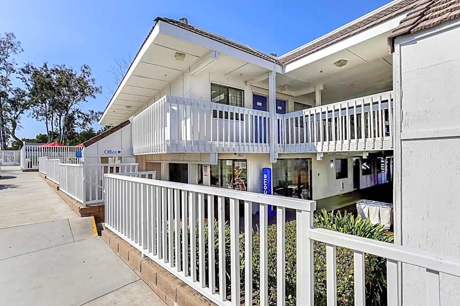 Super 8 by Wyndham Livermore