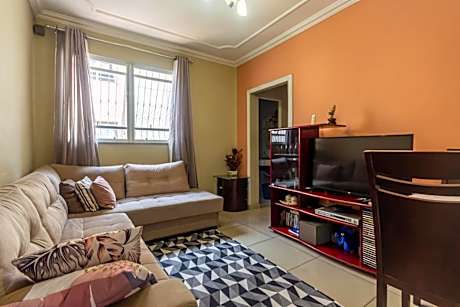 Apto com ótima localização, Wi-Fi e garagem