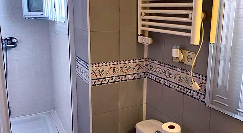 GRAN VIA VALVERDE Apartaments & ROOMS PARKING