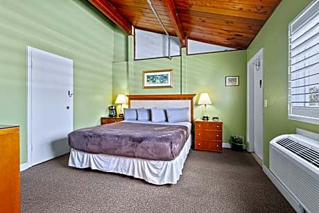 Oceanfront Inn, Standard, King Bed, Inlet View #15