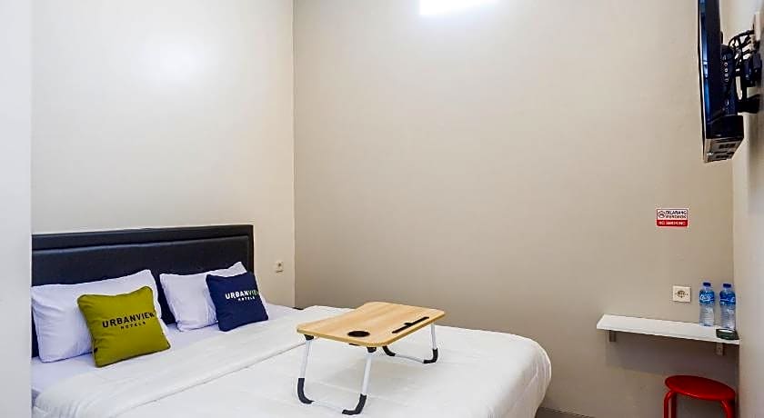 Urbanview Hotel near Alun Alun Tegal