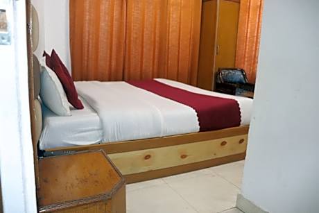 Hotel Tourist Home By palak Hospitality