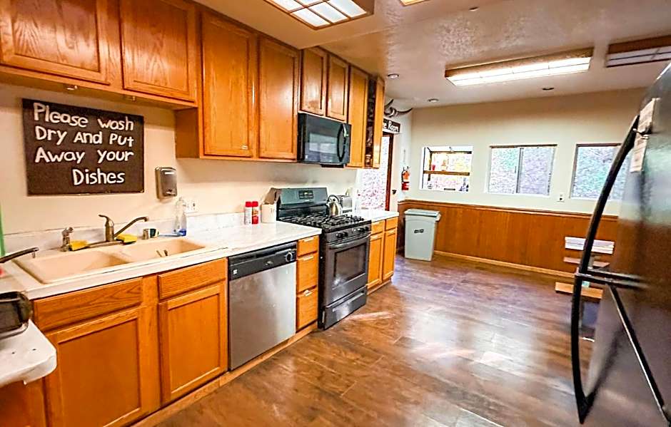 ITH Big Bear Lake Hostel & Retreat Center