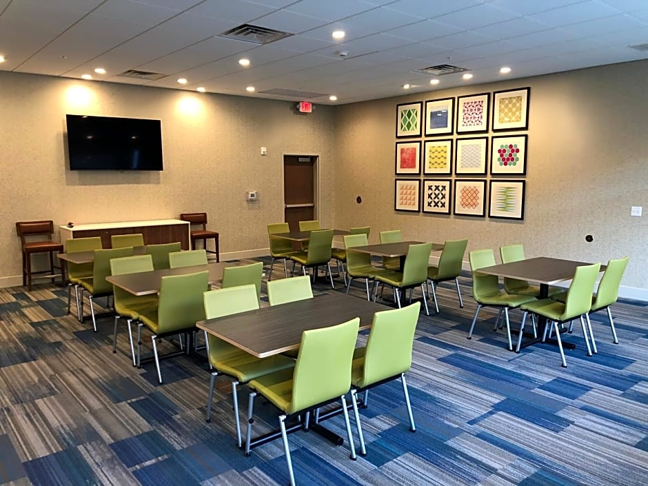 Holiday Inn Express & Suites - Madison West - Middleton, an IHG Hotel