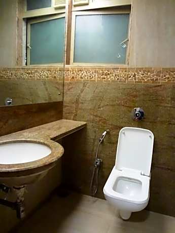 Deluxe Room (1 King Bed)