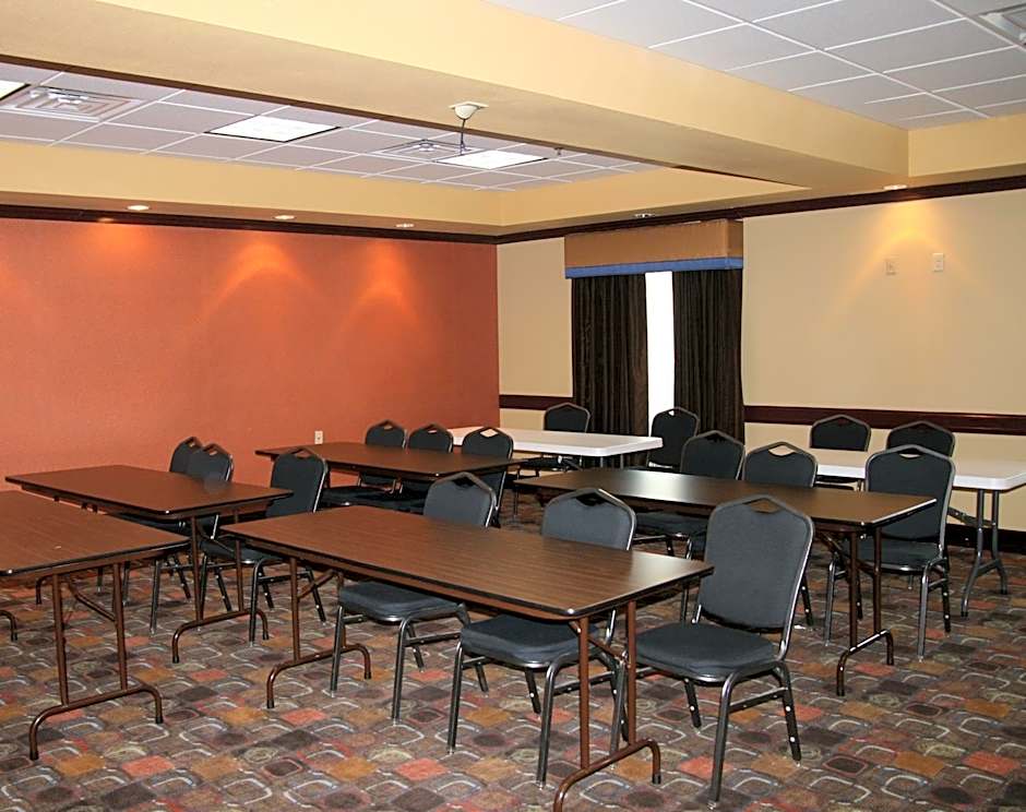 Holiday Inn Express & Suites George West By IHG