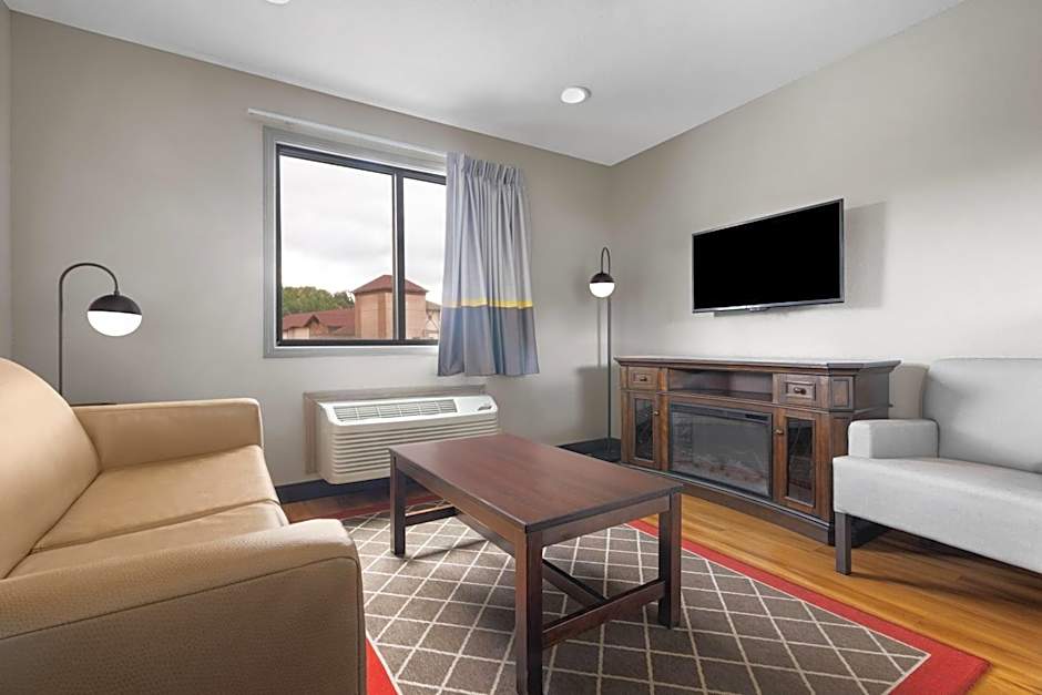 Super 8 by Wyndham Helen