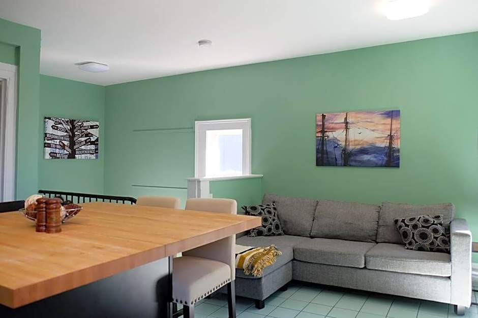 Comfy Apt, Top Floor, Excellent Kitchen