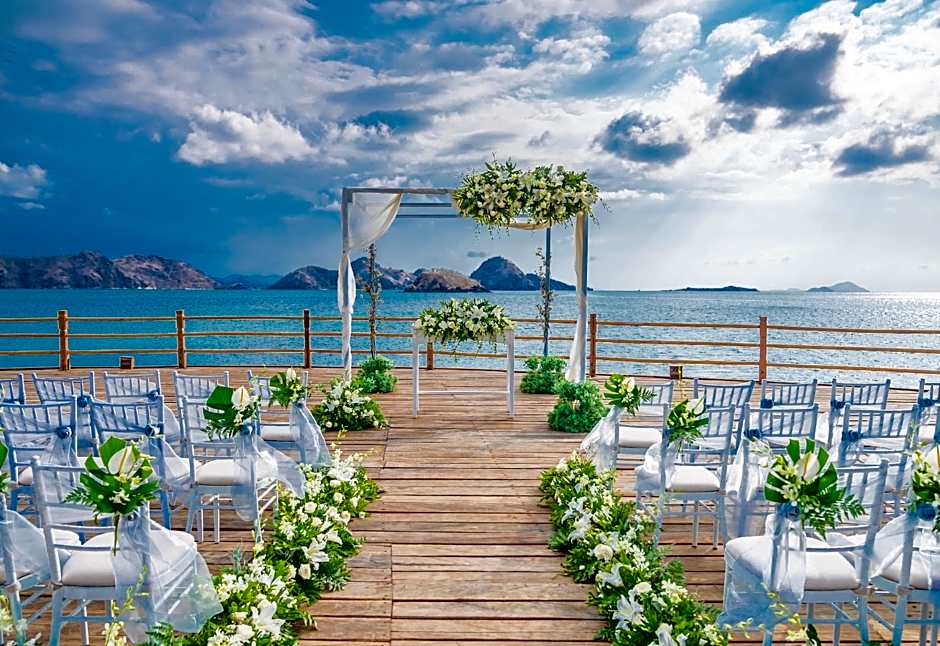 AYANA Komodo Waecicu Beach