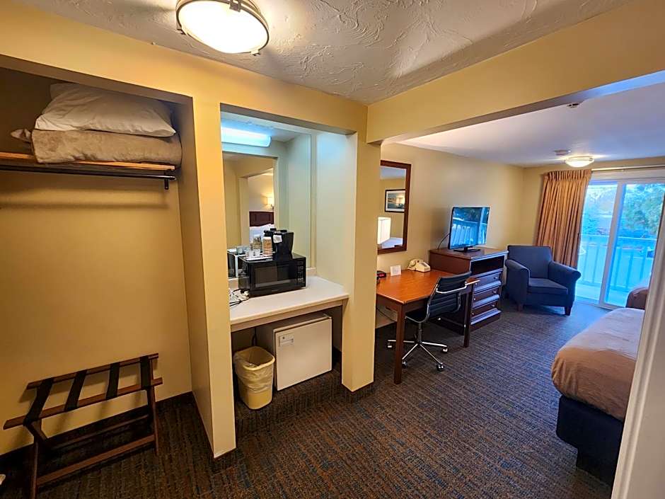 Hyannis Travel Inn