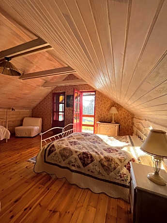 Family Room with Garden View