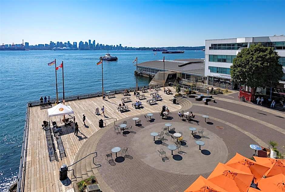 Coast Lonsdale Quay Hotel