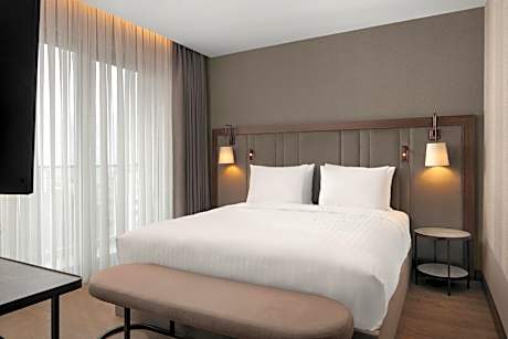 Studio King Room with Sofa Bed and Sea View