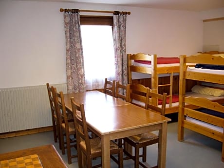 Single Bed in Mixed Dormitory Room