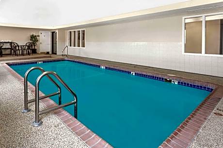 Days Inn by Wyndham near Kansas Speedway